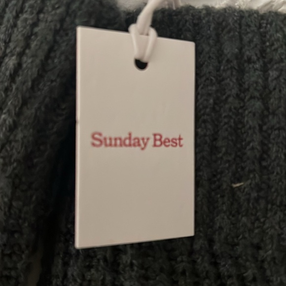 Aritzia grey knitted mittens - Picture 2 of 4